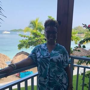 Meet your Posher, Joni